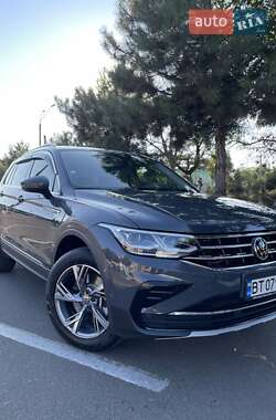 Внедорожник / Кроссовер Volkswagen Tiguan 2021 в Одессе