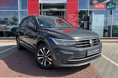 Внедорожник / Кроссовер Volkswagen Tiguan 2021 в 