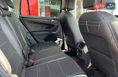 Внедорожник / Кроссовер Volkswagen Tiguan 2021 в 