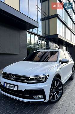 Внедорожник / Кроссовер Volkswagen Tiguan 2017 в Сарнах