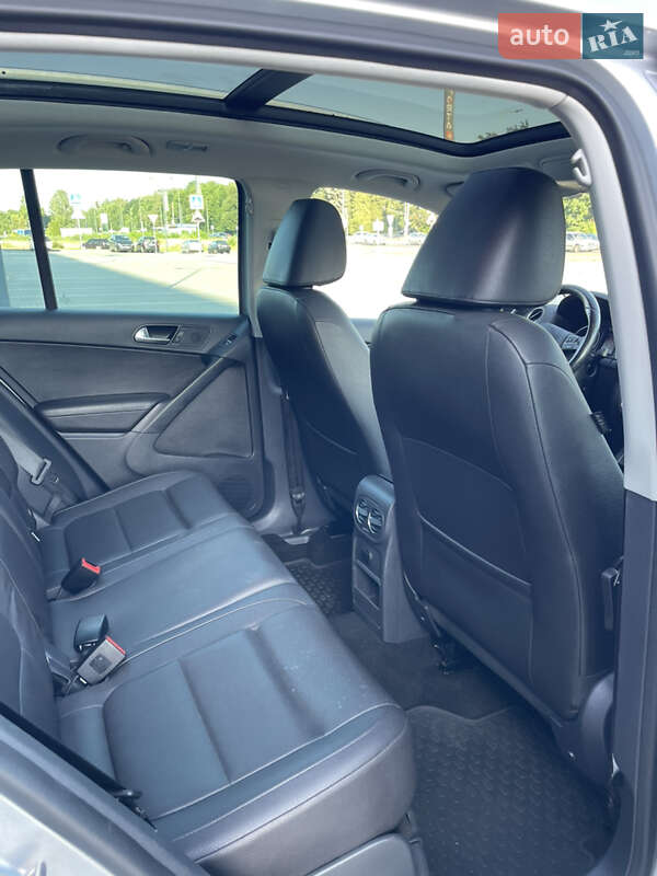 Внедорожник / Кроссовер Volkswagen Tiguan 2015 в Львове
