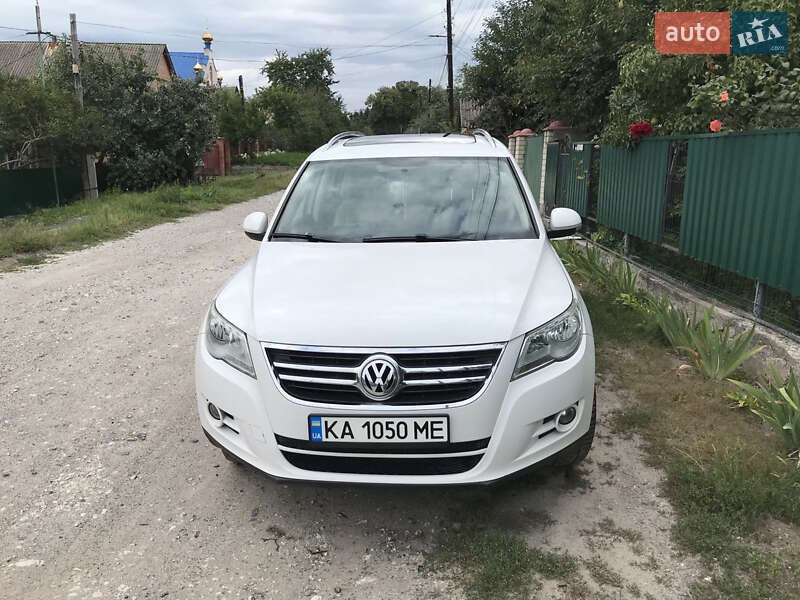 Внедорожник / Кроссовер Volkswagen Tiguan 2011 в Хмельнике