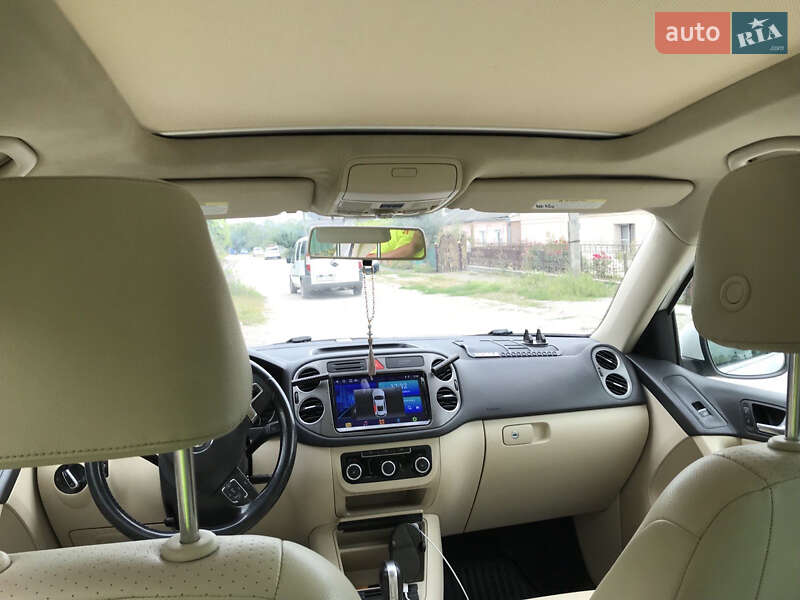 Внедорожник / Кроссовер Volkswagen Tiguan 2011 в Хмельнике