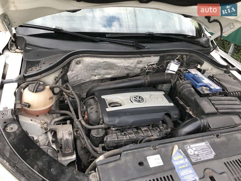 Внедорожник / Кроссовер Volkswagen Tiguan 2011 в Хмельнике
