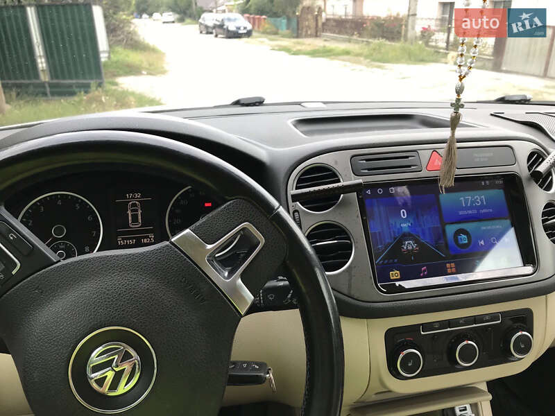 Внедорожник / Кроссовер Volkswagen Tiguan 2011 в Хмельнике
