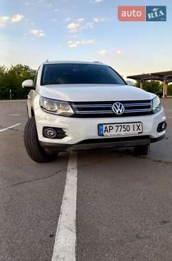 Позашляховик / Кросовер Volkswagen Tiguan 2015 в Запоріжжі