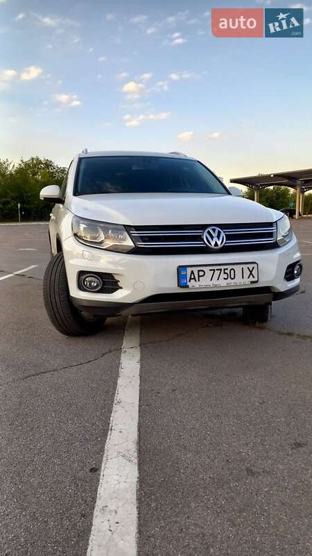 Внедорожник / Кроссовер Volkswagen Tiguan 2015 в Запорожье