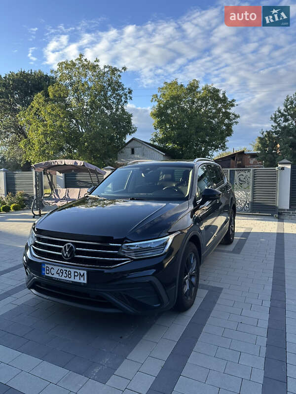 Внедорожник / Кроссовер Volkswagen Tiguan 2021 в 
