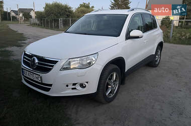 Позашляховик / Кросовер Volkswagen Tiguan 2010 в Новій Водолагі