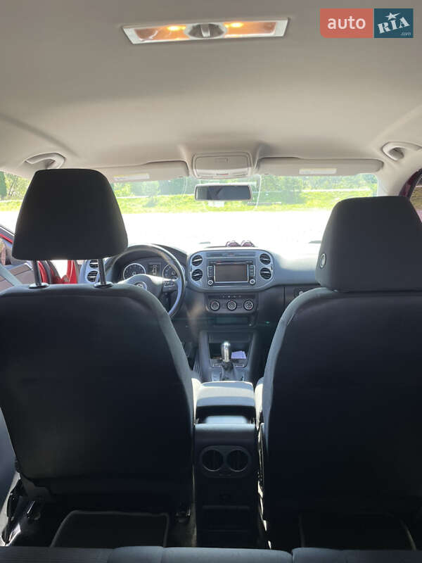 Внедорожник / Кроссовер Volkswagen Tiguan 2015 в Славском