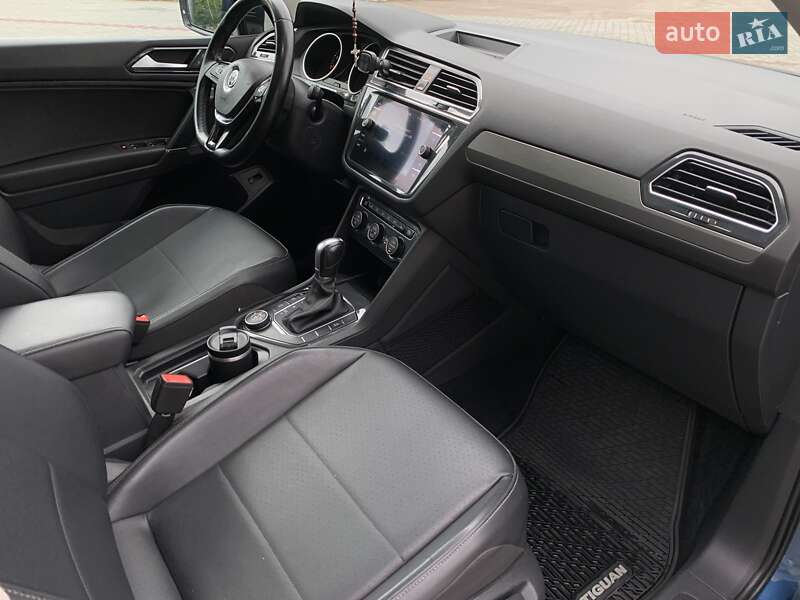 Внедорожник / Кроссовер Volkswagen Tiguan 2017 в Львове