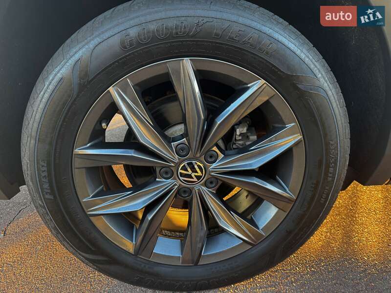 Внедорожник / Кроссовер Volkswagen Tiguan 2022 в Киеве