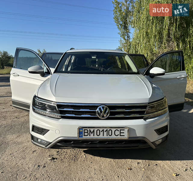 Внедорожник / Кроссовер Volkswagen Tiguan 2017 в Ахтырке