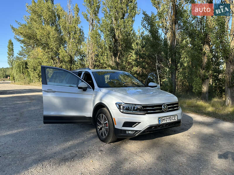 Внедорожник / Кроссовер Volkswagen Tiguan 2017 в Ахтырке