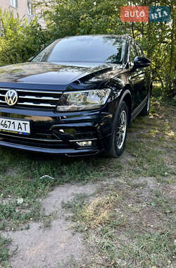 Внедорожник / Кроссовер Volkswagen Tiguan 2019 в Новомосковске