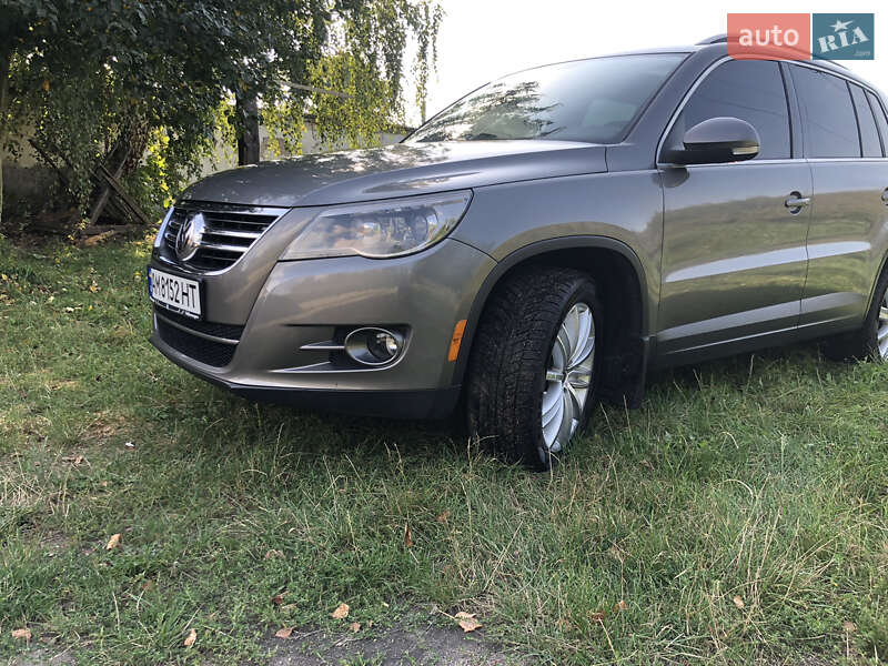Позашляховик / Кросовер Volkswagen Tiguan 2010 в Коростені