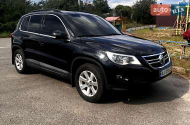 Внедорожник / Кроссовер Volkswagen Tiguan 2009 в Старых Петровцах