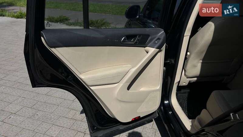 Внедорожник / Кроссовер Volkswagen Tiguan 2015 в Львове