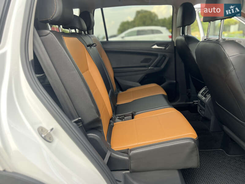 Внедорожник / Кроссовер Volkswagen Tiguan 2017 в Ужгороде