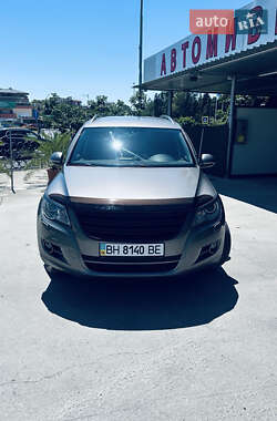Позашляховик / Кросовер Volkswagen Tiguan 2010 в Одесі
