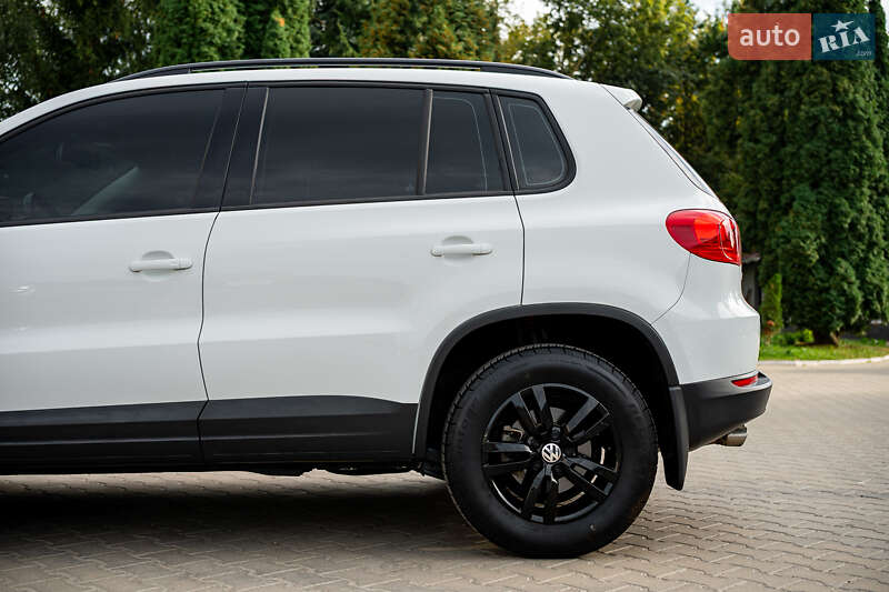 Внедорожник / Кроссовер Volkswagen Tiguan 2016 в Киеве