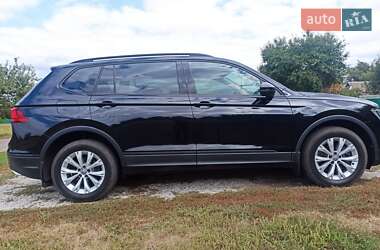 Внедорожник / Кроссовер Volkswagen Tiguan 2017 в Гадяче