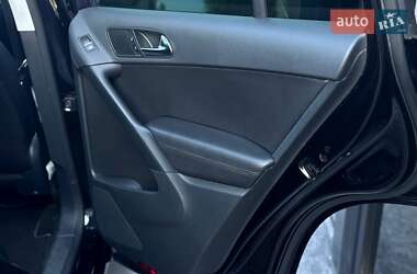 Внедорожник / Кроссовер Volkswagen Tiguan 2016 в 