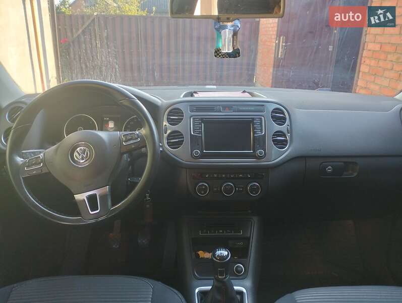 Внедорожник / Кроссовер Volkswagen Tiguan 2015 в Хмельницком