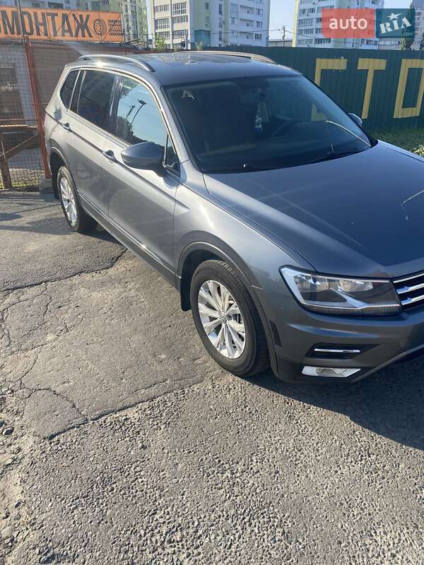 Внедорожник / Кроссовер Volkswagen Tiguan 2018 в Харькове