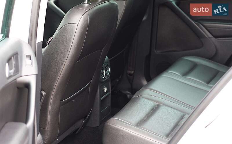 Внедорожник / Кроссовер Volkswagen Tiguan 2015 в Львове