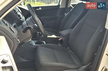 Внедорожник / Кроссовер Volkswagen Tiguan 2011 в 