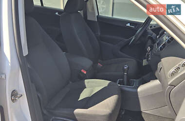Внедорожник / Кроссовер Volkswagen Tiguan 2011 в 