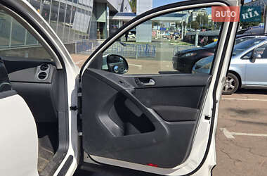 Внедорожник / Кроссовер Volkswagen Tiguan 2011 в 