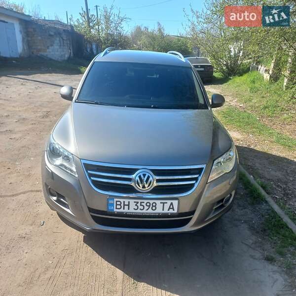 Внедорожник / Кроссовер Volkswagen Tiguan 2008 в Подольске
