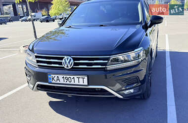 Внедорожник / Кроссовер Volkswagen Tiguan 2017 в 