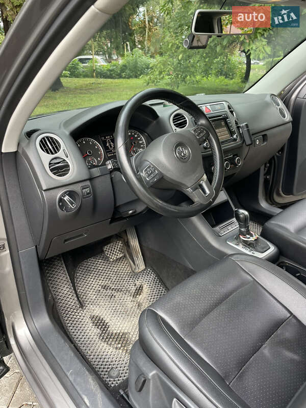 Внедорожник / Кроссовер Volkswagen Tiguan 2010 в Черновцах