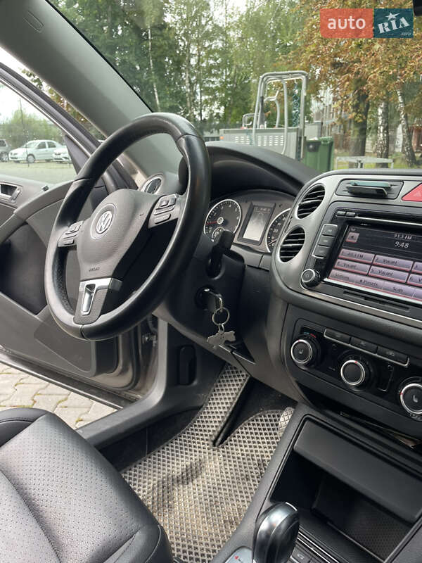 Внедорожник / Кроссовер Volkswagen Tiguan 2010 в Черновцах