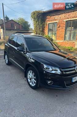 Внедорожник / Кроссовер Volkswagen Tiguan 2015 в Харькове
