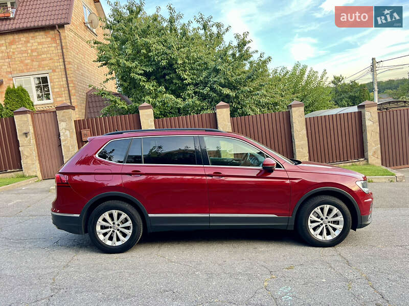 Позашляховик / Кросовер Volkswagen Tiguan 2017 в Києві