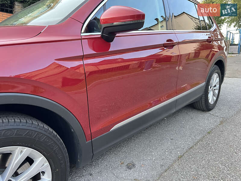 Позашляховик / Кросовер Volkswagen Tiguan 2017 в Києві