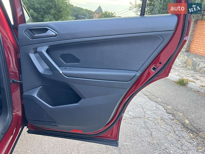 Позашляховик / Кросовер Volkswagen Tiguan 2017 в Києві