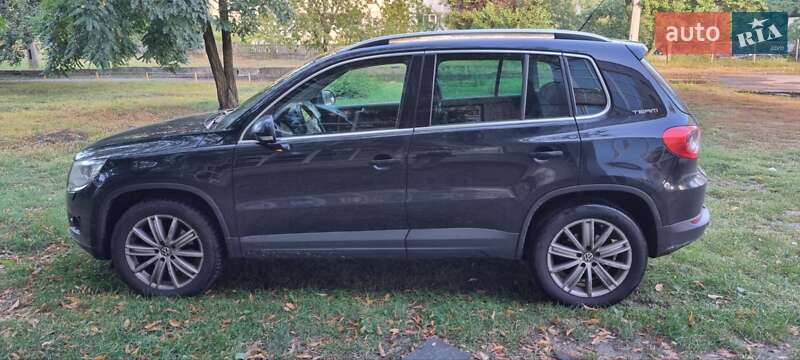 Позашляховик / Кросовер Volkswagen Tiguan 2011 в Києві
