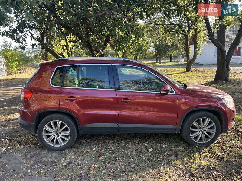 Внедорожник / Кроссовер Volkswagen Tiguan 2010 в Киеве