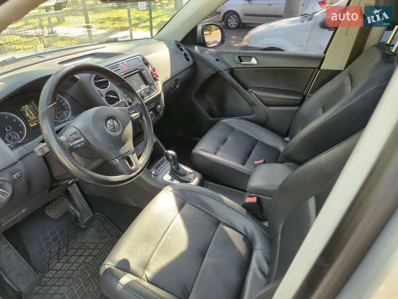 Внедорожник / Кроссовер Volkswagen Tiguan 2011 в Полтаве