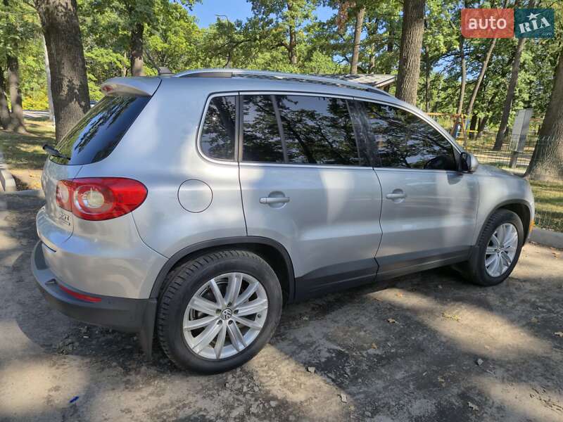 Внедорожник / Кроссовер Volkswagen Tiguan 2011 в Полтаве