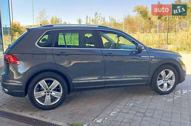 Внедорожник / Кроссовер Volkswagen Tiguan 2021 в 