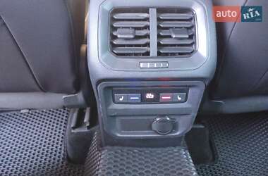 Внедорожник / Кроссовер Volkswagen Tiguan 2021 в 