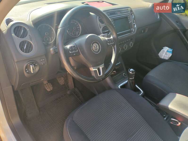 Внедорожник / Кроссовер Volkswagen Tiguan 2015 в Хмельницком