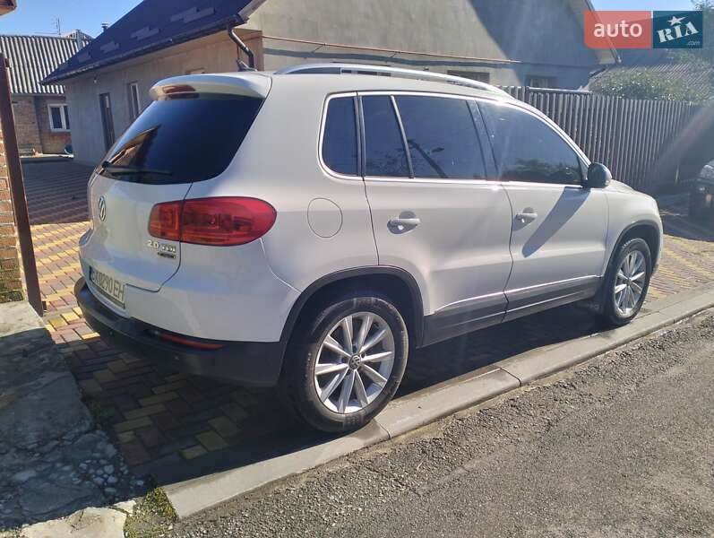 Внедорожник / Кроссовер Volkswagen Tiguan 2015 в Хмельницком