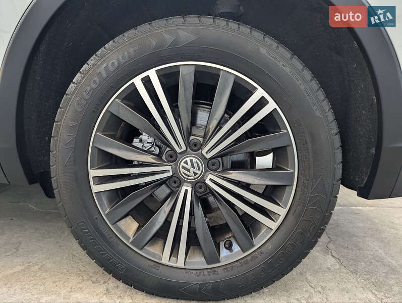 Внедорожник / Кроссовер Volkswagen Tiguan 2018 в Киеве фото 30 Внедорожник / Кроссовер Volkswagen Tiguan 2018 в Киеве